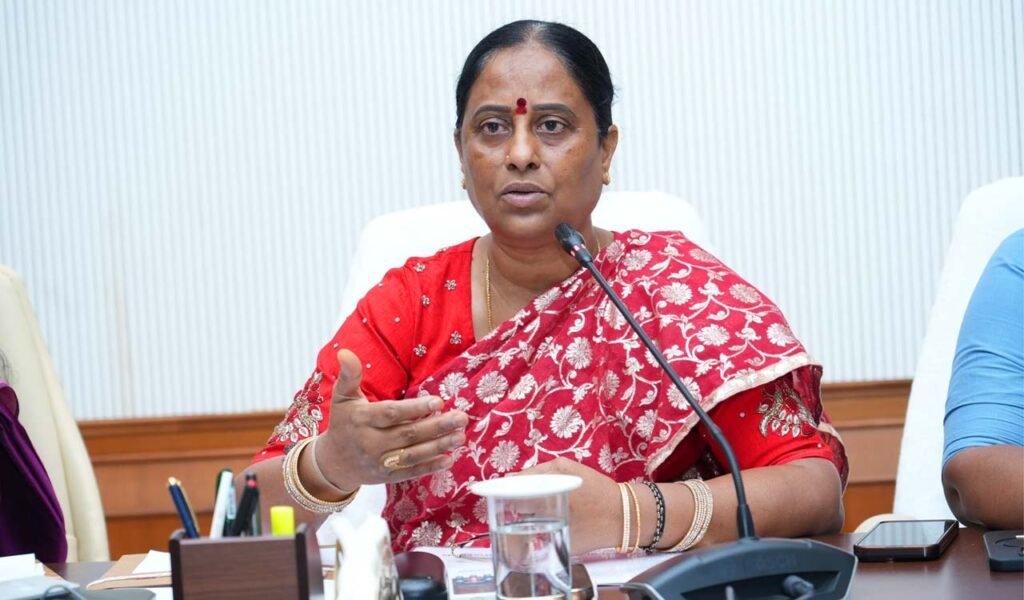 Konda Surekha addressing Congress supporters amid political tensions in Warangal East